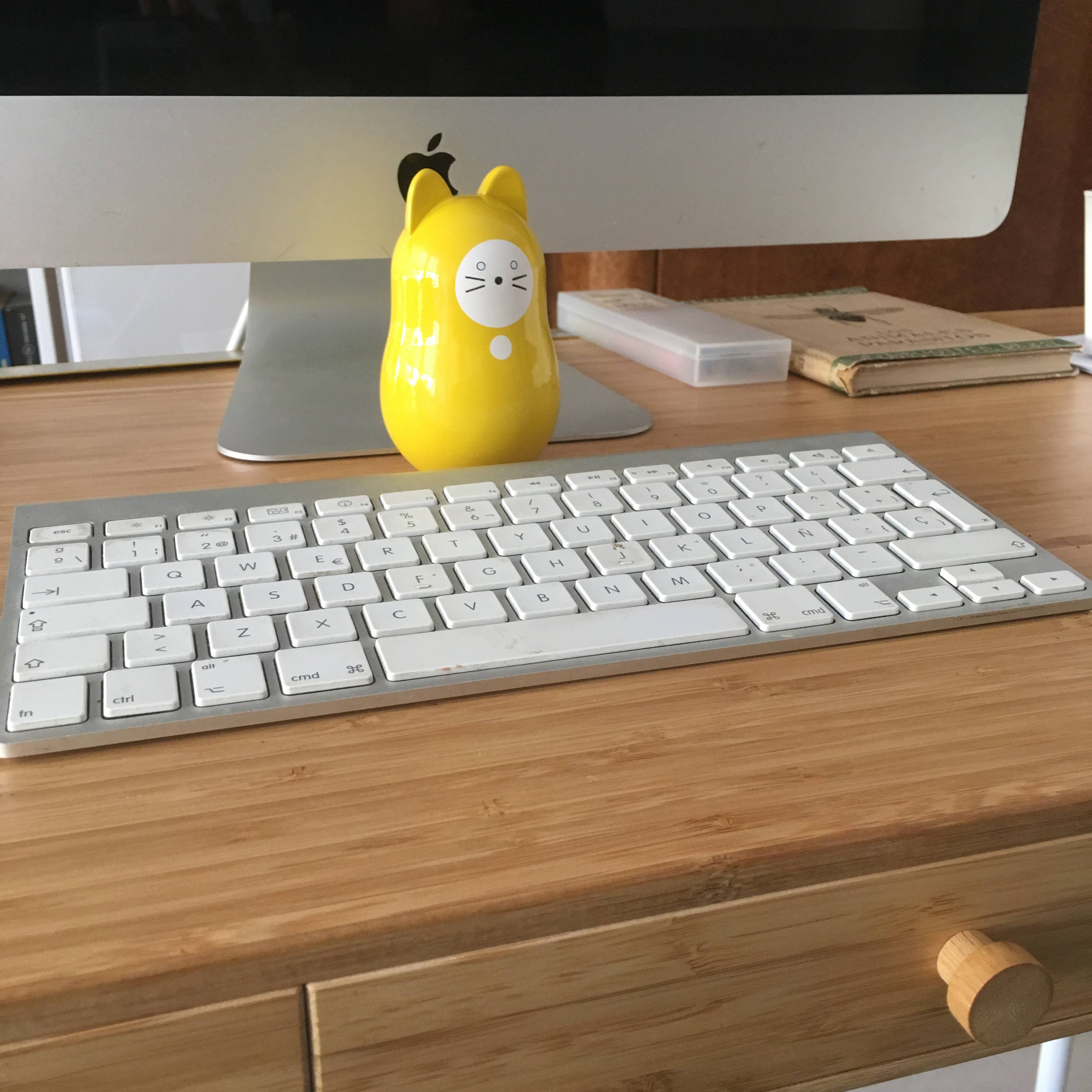 Yellow Daruma Neko – Meaning: Money. Achieve Your Goal!