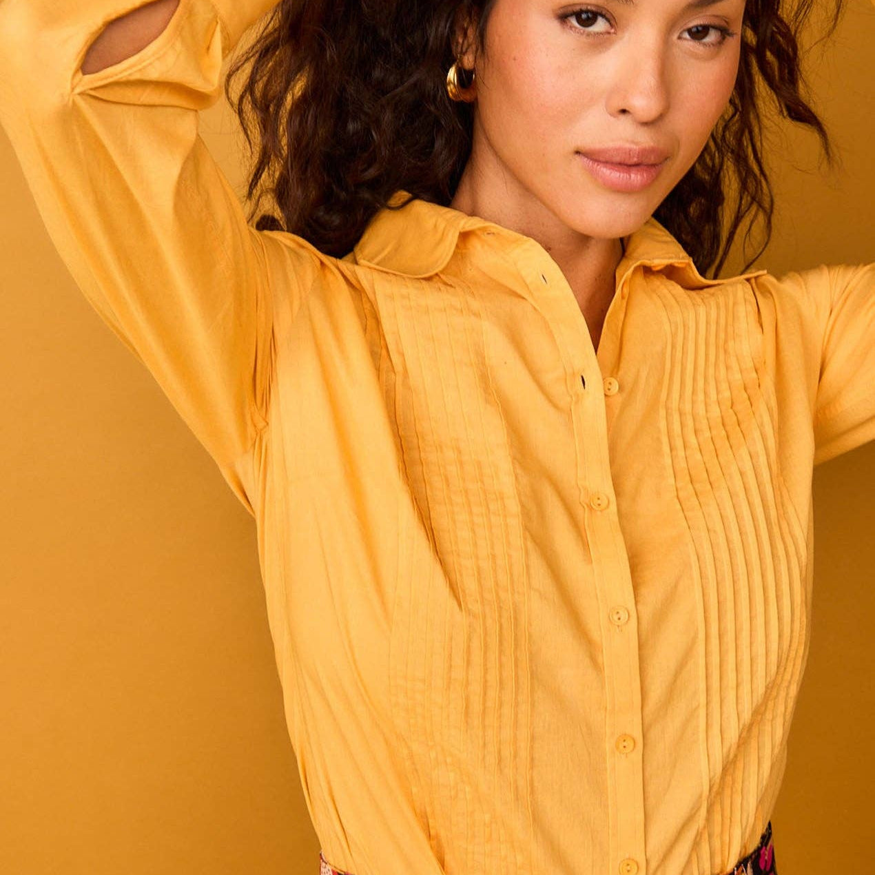 Camicetta gialla in cotone – Linee essenziali