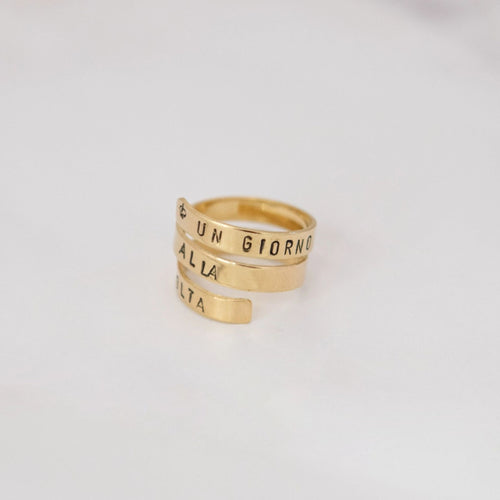 UN GIORNO ALLA VOLTA ring