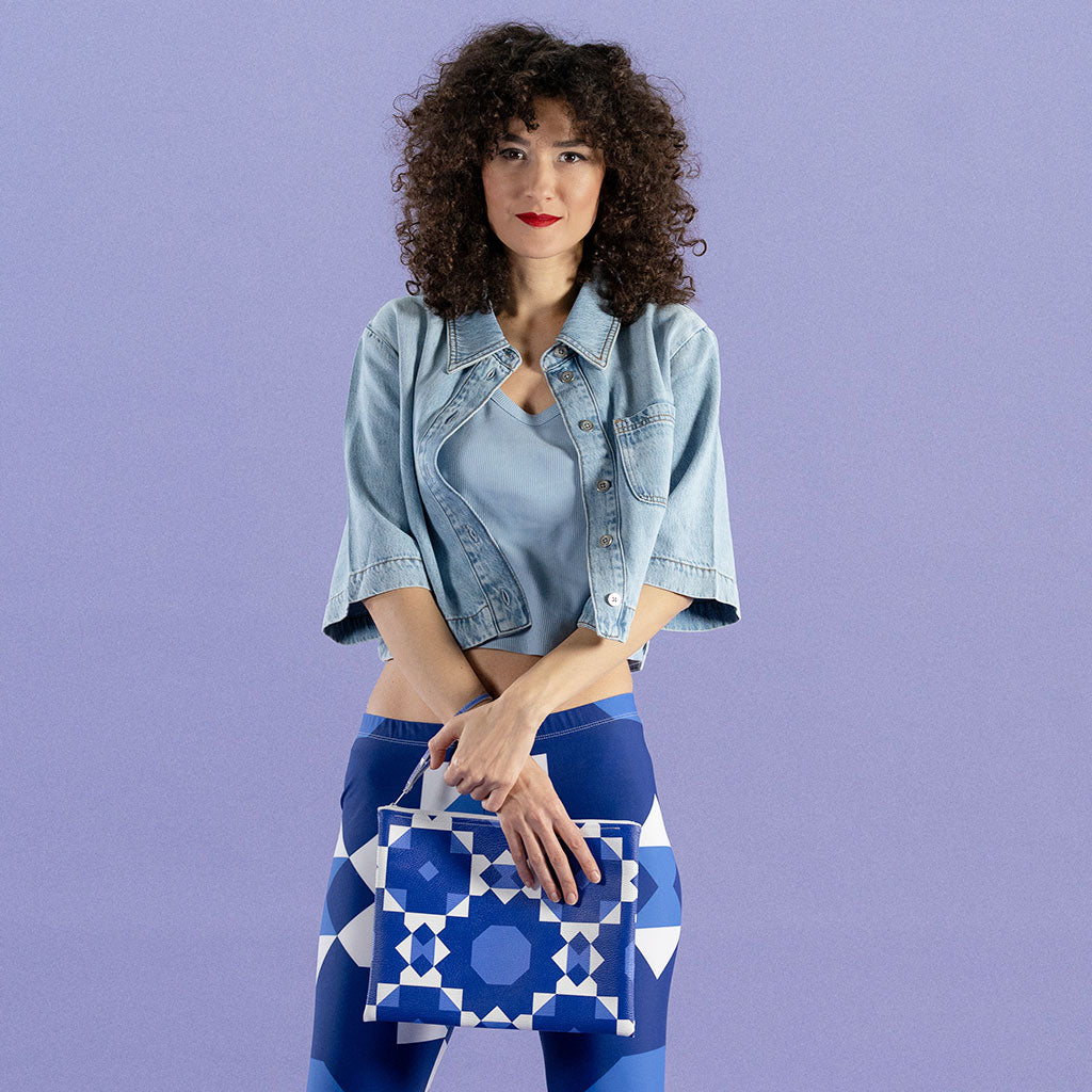 Pochette in ecopelle texture blu